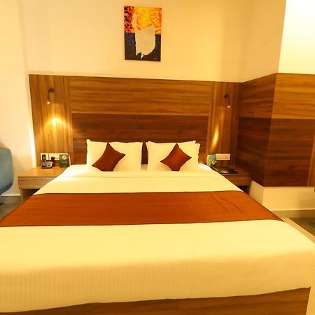 Hotel La Serene Mattannur Mattanur Bagian luar foto