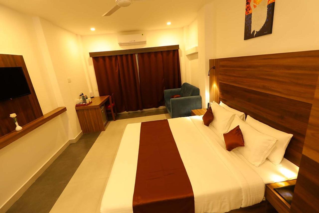 Hotel La Serene Mattannur Mattanur Bagian luar foto