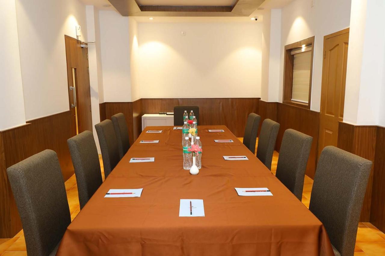 Hotel La Serene Mattannur Mattanur Bagian luar foto