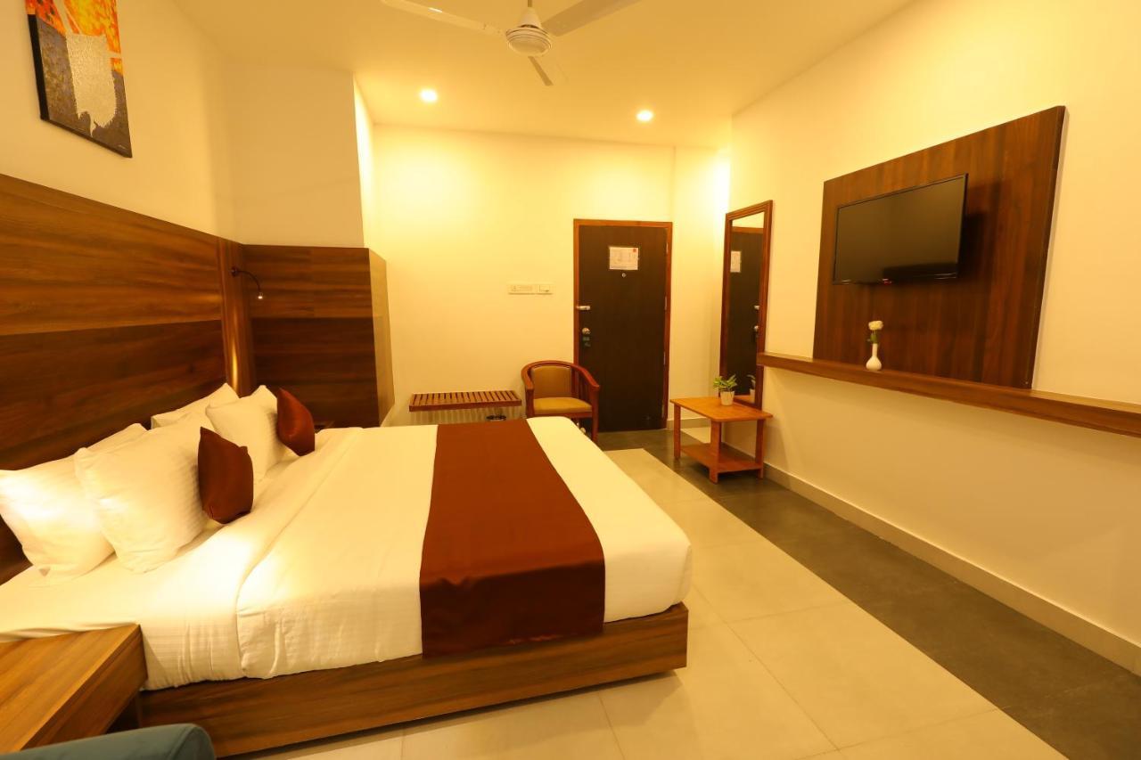 Hotel La Serene Mattannur Mattanur Bagian luar foto
