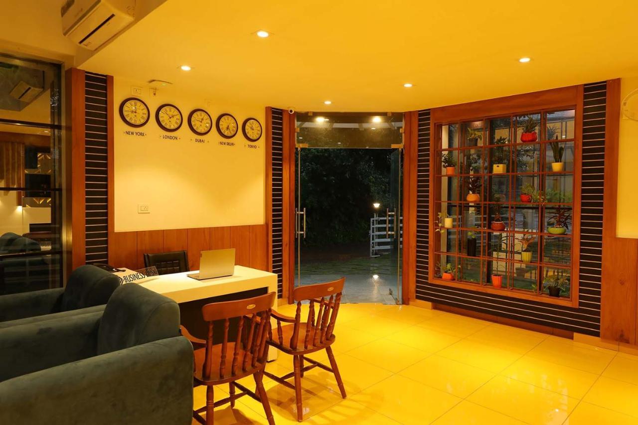 Hotel La Serene Mattannur Mattanur Bagian luar foto
