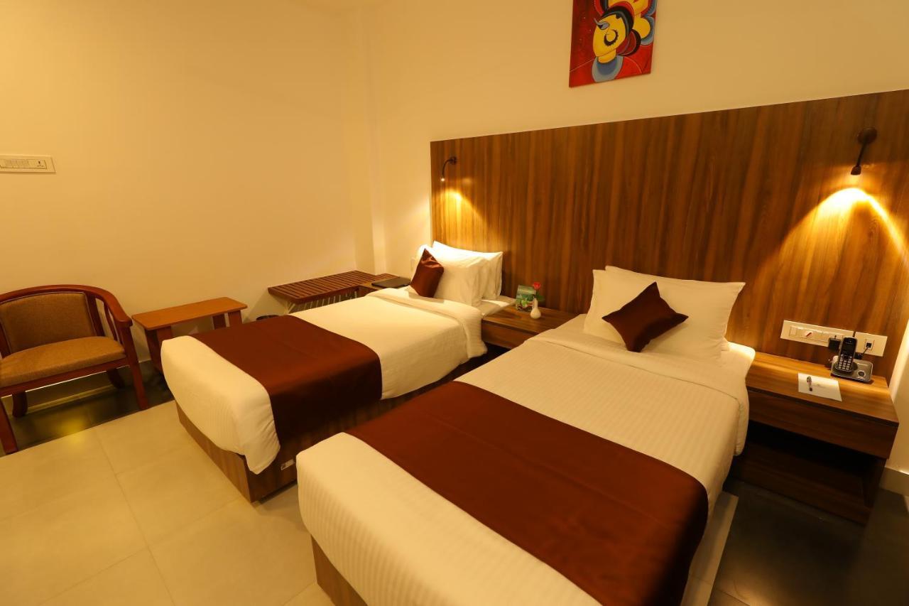 Hotel La Serene Mattannur Mattanur Bagian luar foto