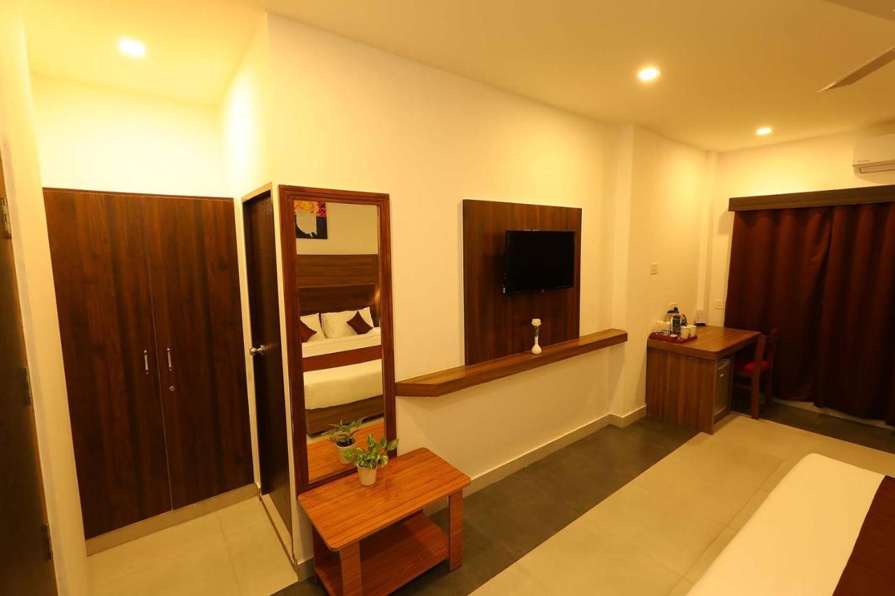 Hotel La Serene Mattannur Mattanur Bagian luar foto