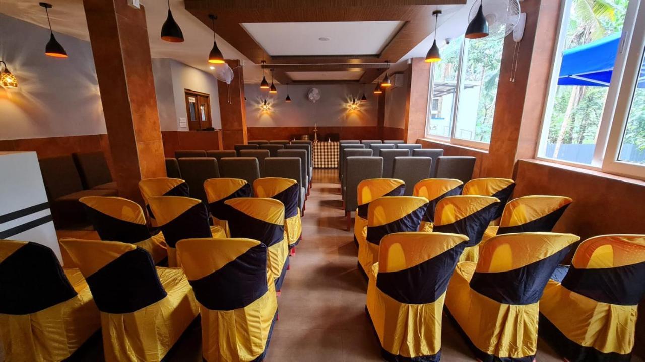 Hotel La Serene Mattannur Mattanur Bagian luar foto